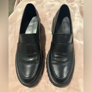 Black Aerosoles women’s loafer shoes. Lug sole. Like new